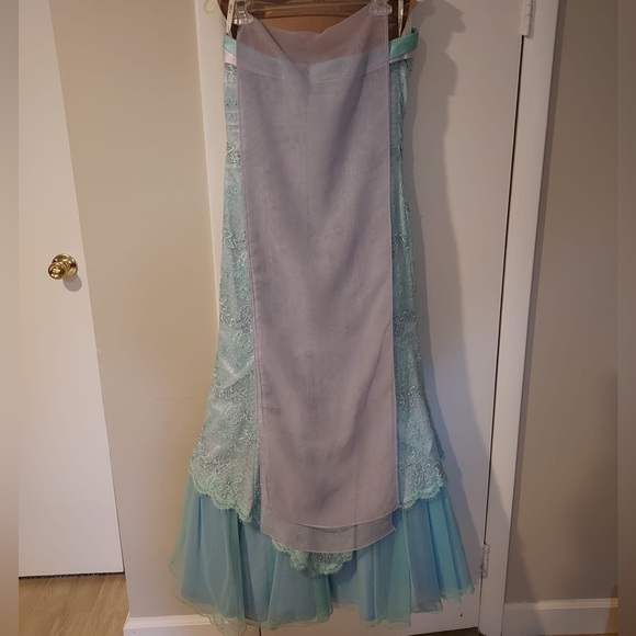 Gorgeous, barely worn formal gown - Picture 2 of 4
